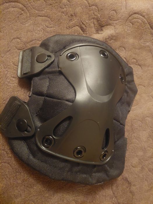 Наколенники новые