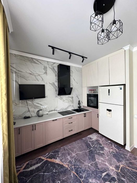 Продам евро 2х ком в центре