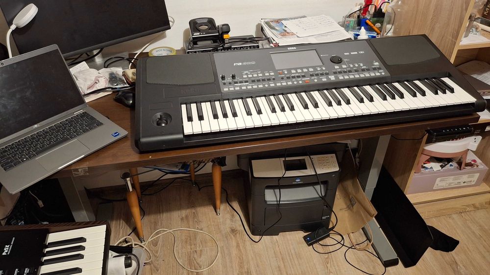 Продава се професионален аранжор KORG Pa600