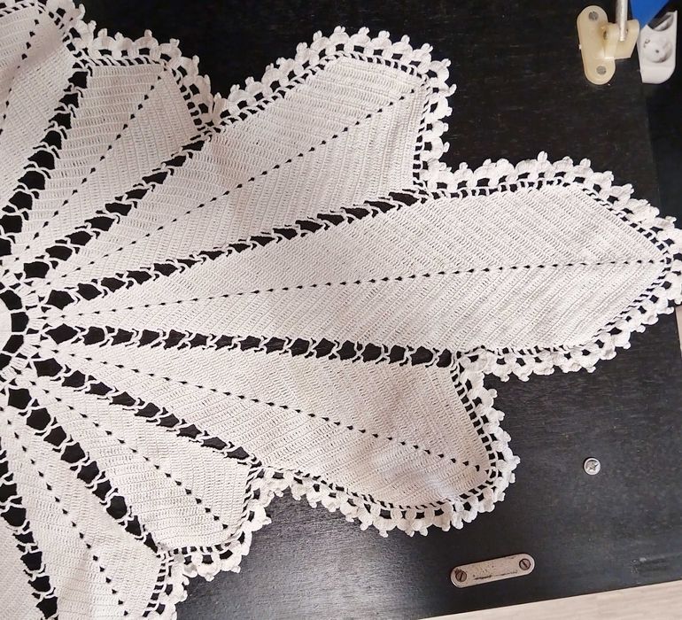 Ръчно плетено каре/пътека на една кука, изработено през 80-те години