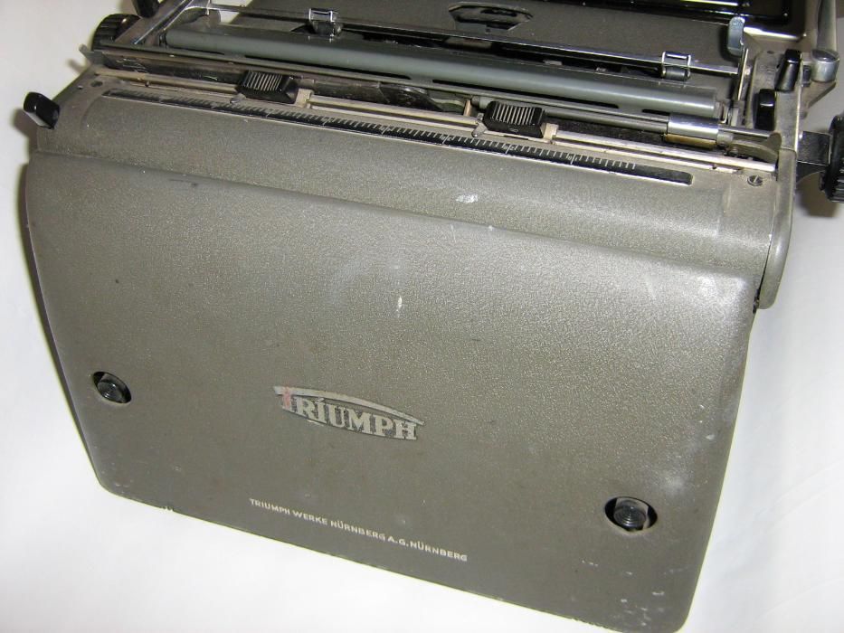 Maşină veche de scris Triumph-Matura