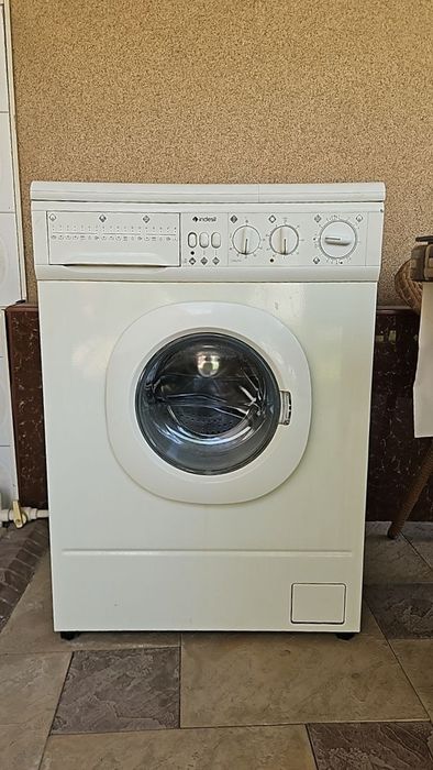 Продаётся стиральная машина с сушкой Indesit WDN 2296 XW U