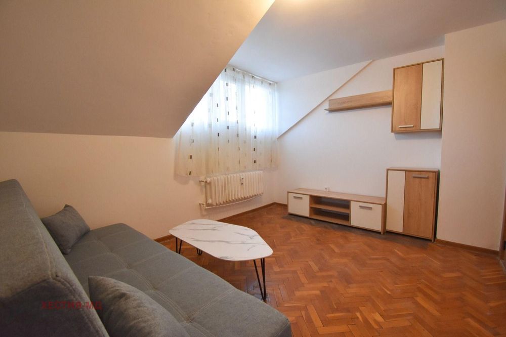 Дава се под наем Тристаен апартамент в София, Център - 92 кв.м за 847.62 € - Снимка #1