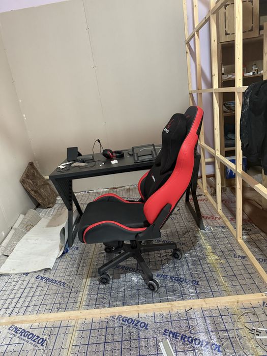 // компьютерный кресло //Rampage KL- R15 black-red