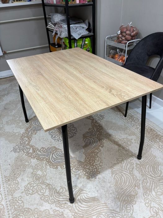 Кухоный обеденный стол