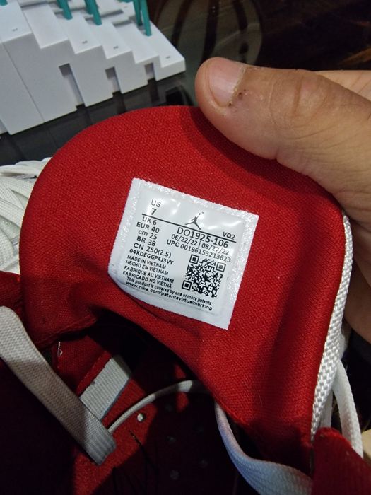Adidasi Jordan two trey 40