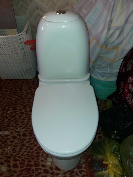 Продам унитаз . . .