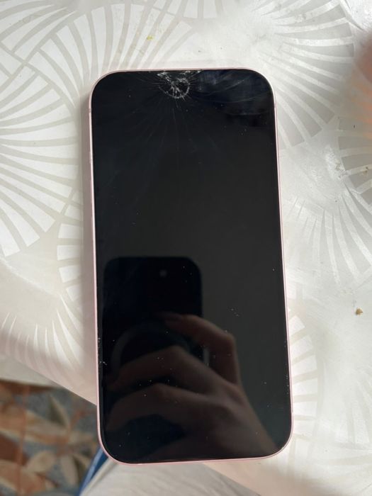 Iphone 15 розовый
