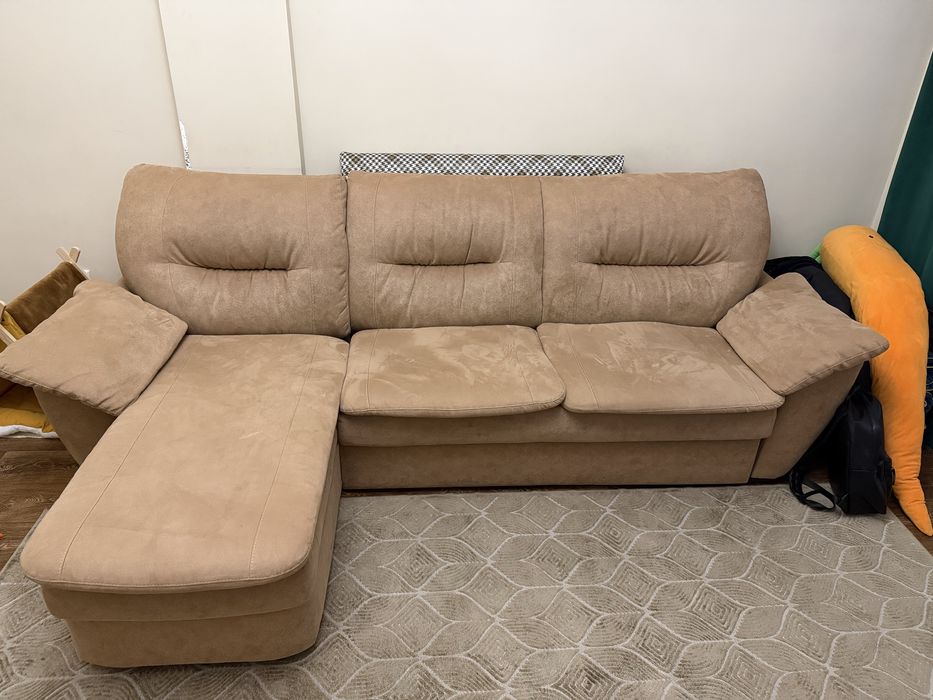 Продам Диван бежевый