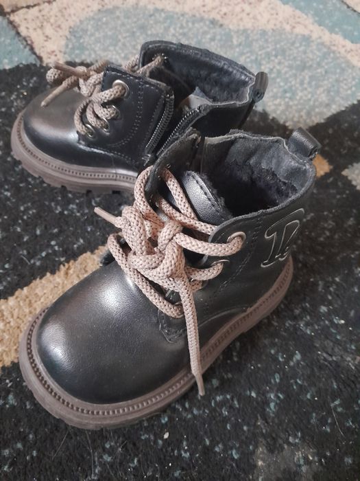 Продам детский сапоги