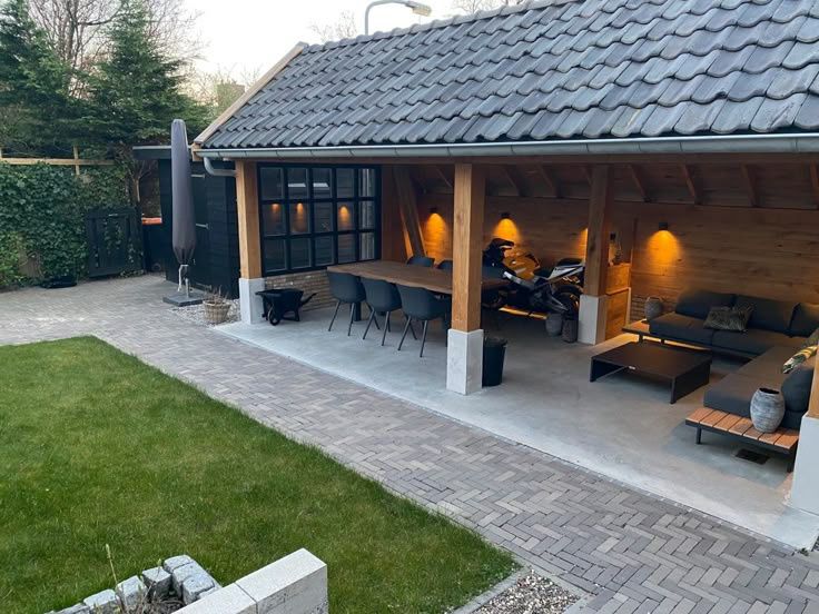 -foișoare la comanda
-pergole modele moderne
-leagăne din lemn sau met