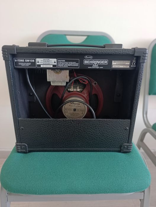 Комбоусилитель BEHRINGER