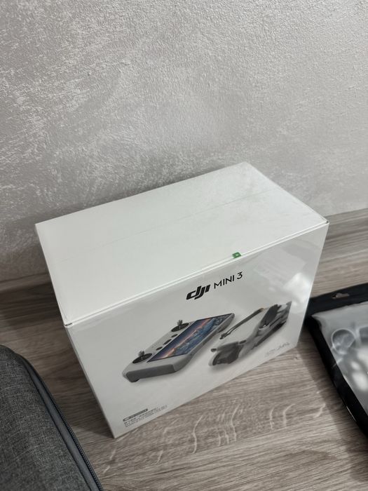 Drona DJI Mini 3 / Fly More Combo / Controler R.C / Noua / Sigilata.