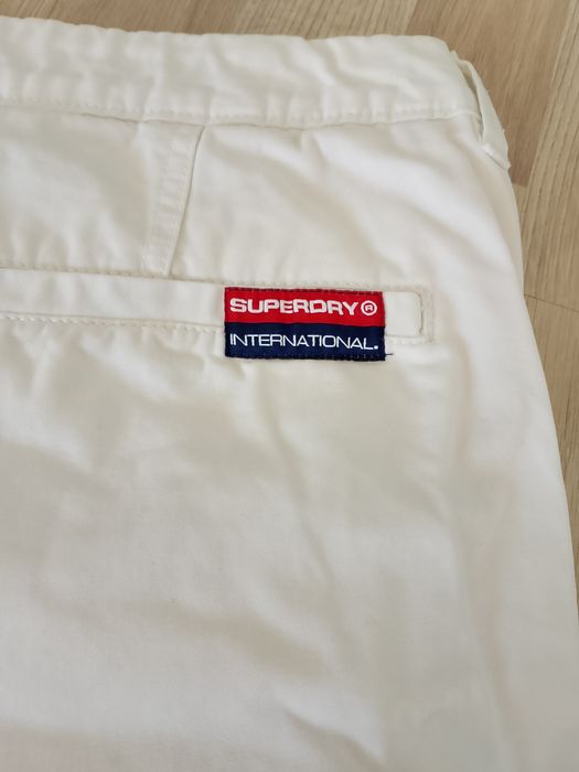 Pantaloni Superdry ca noi