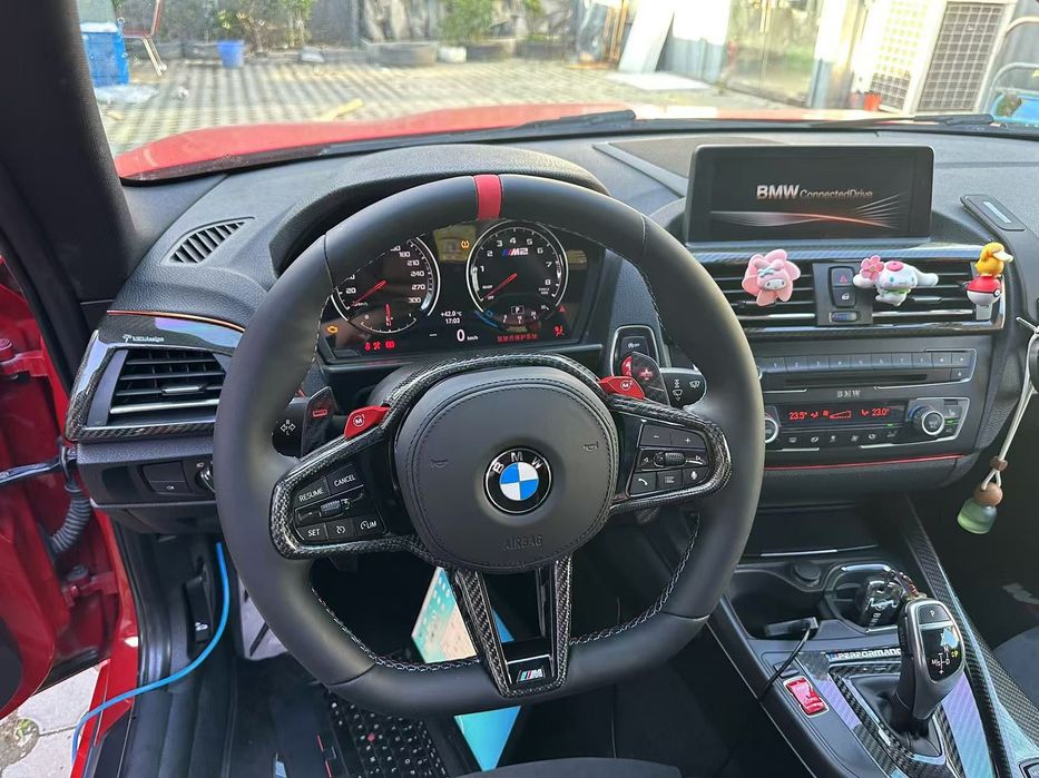 Volan complet BMW M cu insertii Carbon model 2025 pentru seriile F,G