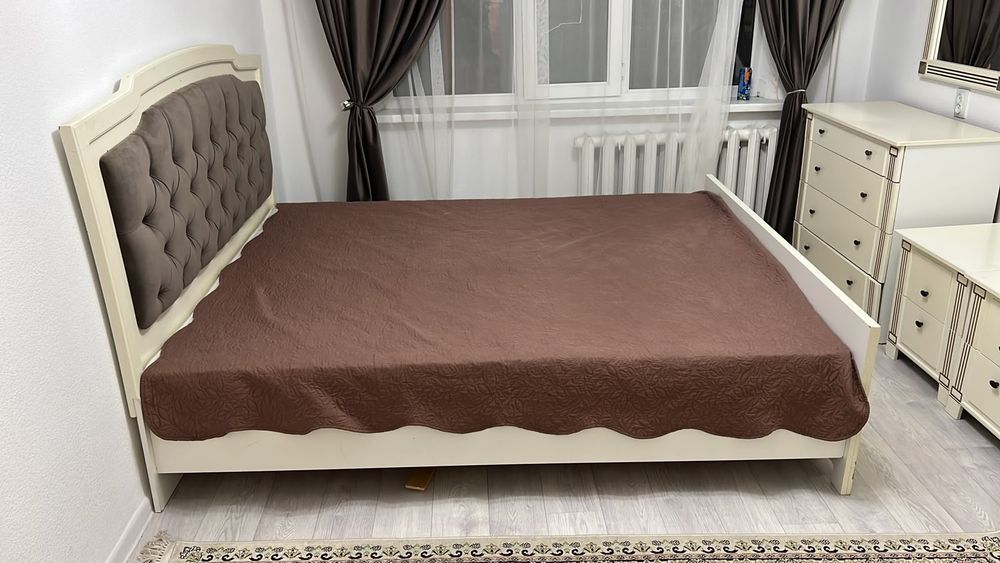 Продам спальный гарнитур