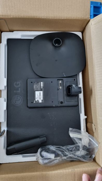 Монитор  Led LG 19