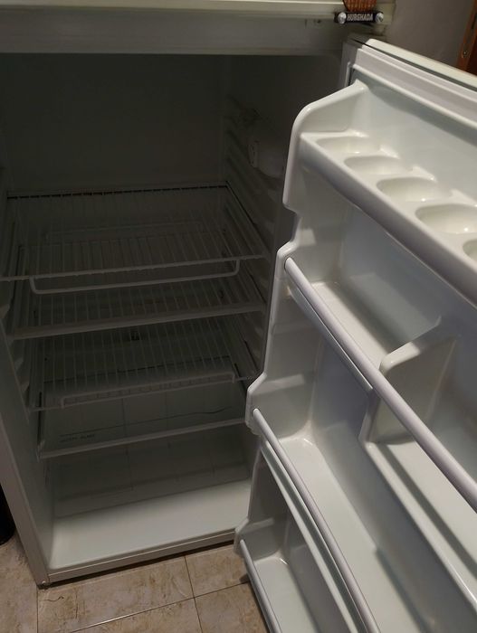Продавам два хладилника