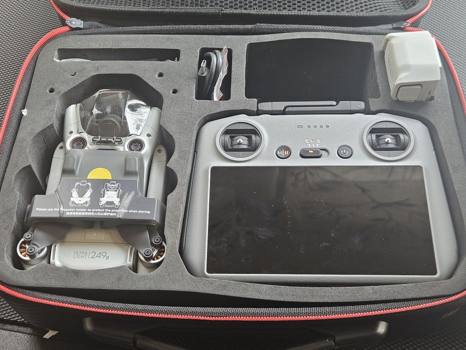 Vând drona DJI Mini 4 Pro + RC 2 + 2 baterii – în garanție!
