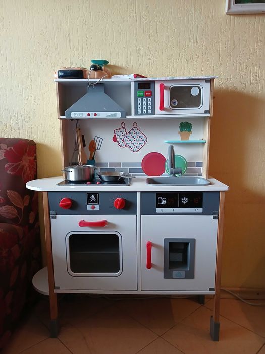 Детска дървена кухня изцяло оборудвана!