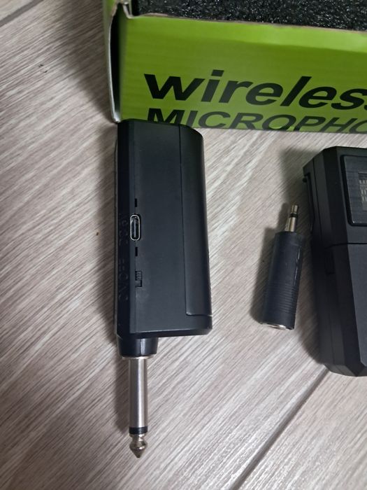 Микрофон беспроводной продам.