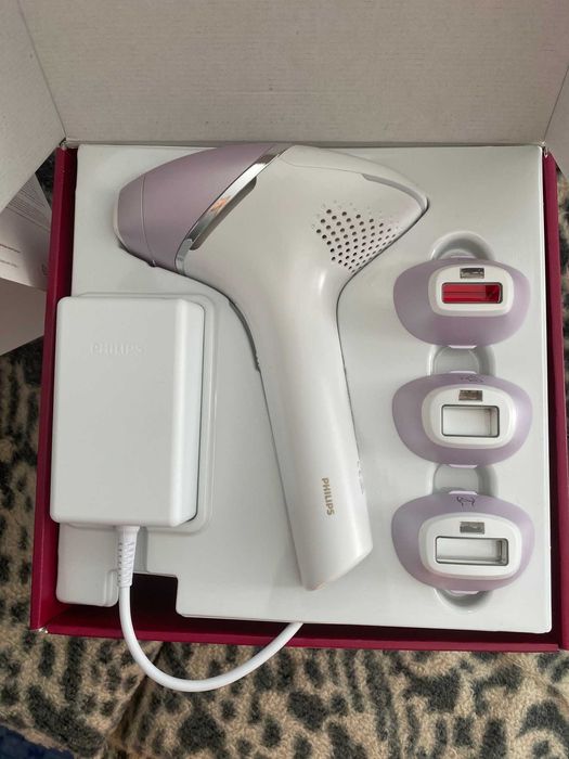 Фотоепилатор IPL Philips Lumea Seria 8000 BRI947/00