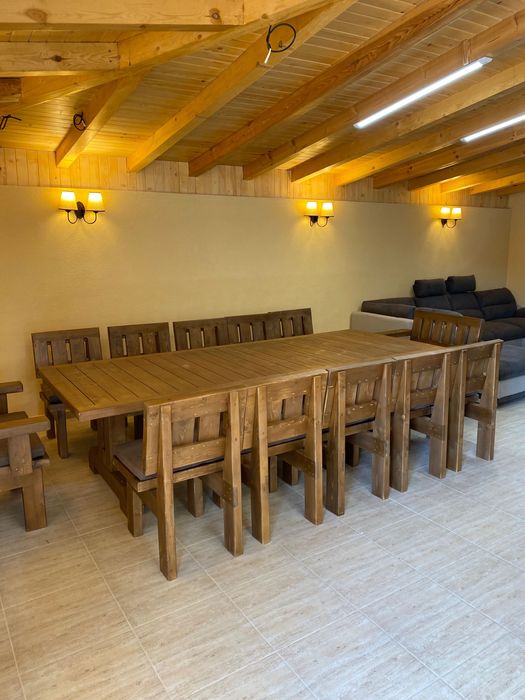 Дървени маси със столове