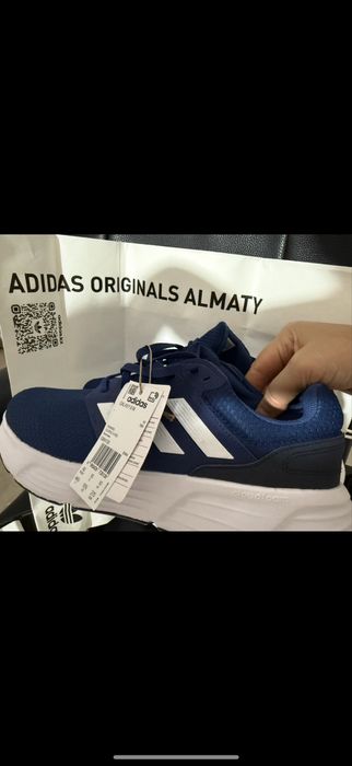 Продаю оригинал новую кроссовку Адидас , Adidas. Отдаю за 20.000 тенге