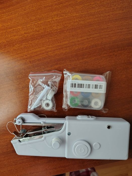 Vând masina de cusut