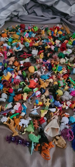 Vând 1,5 kg kinder vechi și noi