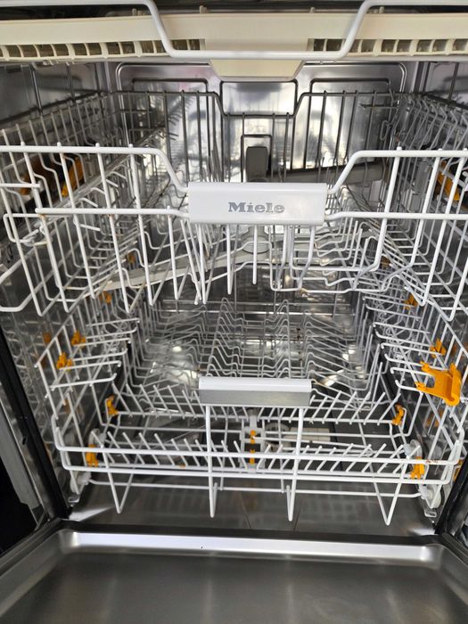 Съдомиялна за вграждане Miele XXL