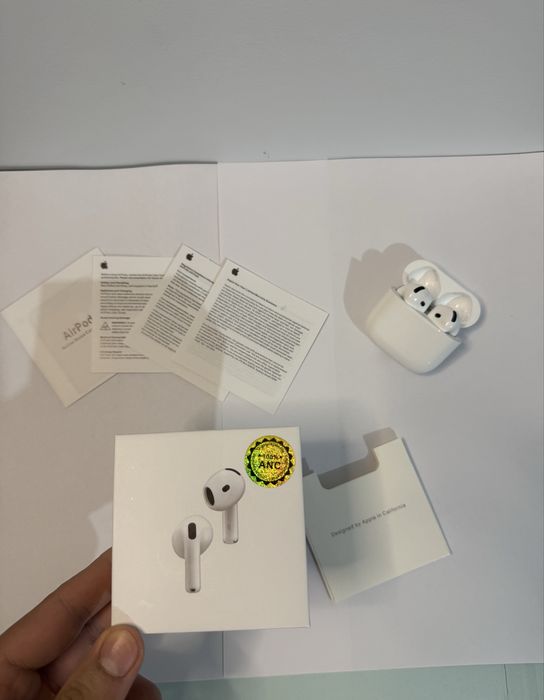 Air Pods 4 originale, cu noise cancelling si incarcare magsafe