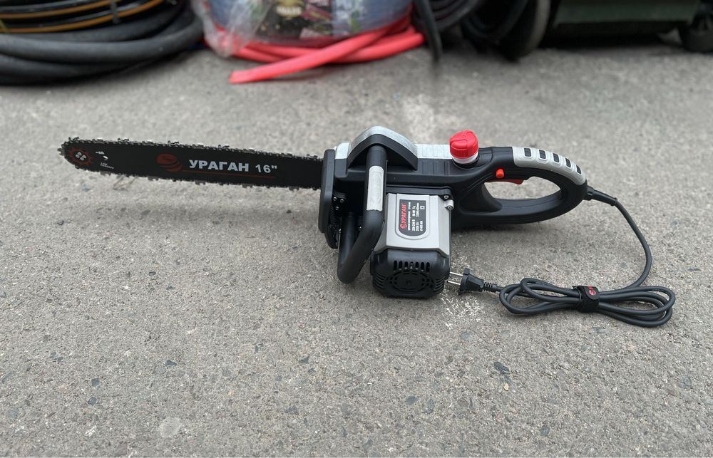 Электрическая пила «Ураган»