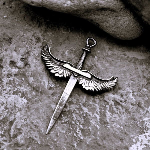 Сребърен медальон 925 Меч с ангелски крила“ Талисман за сила и закрила