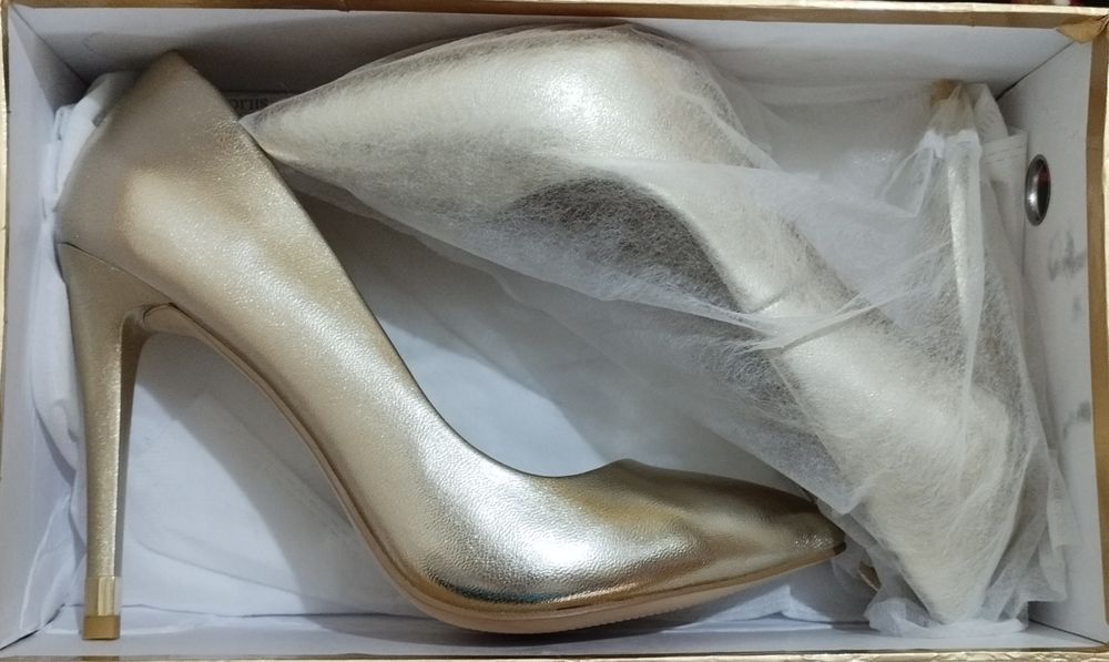 Moneza firmasining tuflisi