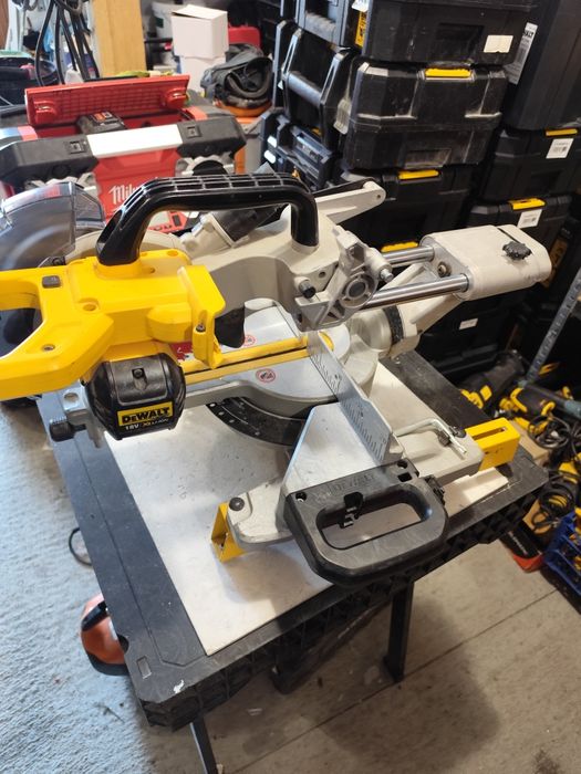 Акумулаторен настолен циркуляр пендула Девалт DeWALT DCS365 18V