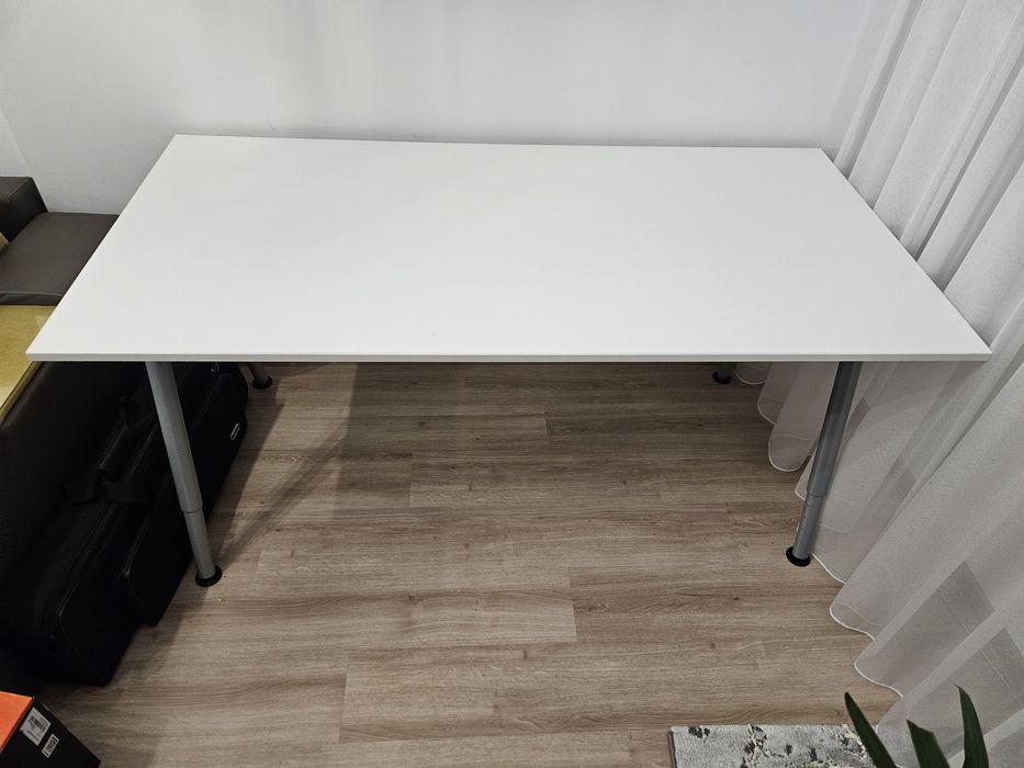 Birou Ikea reglabil pe înălțime