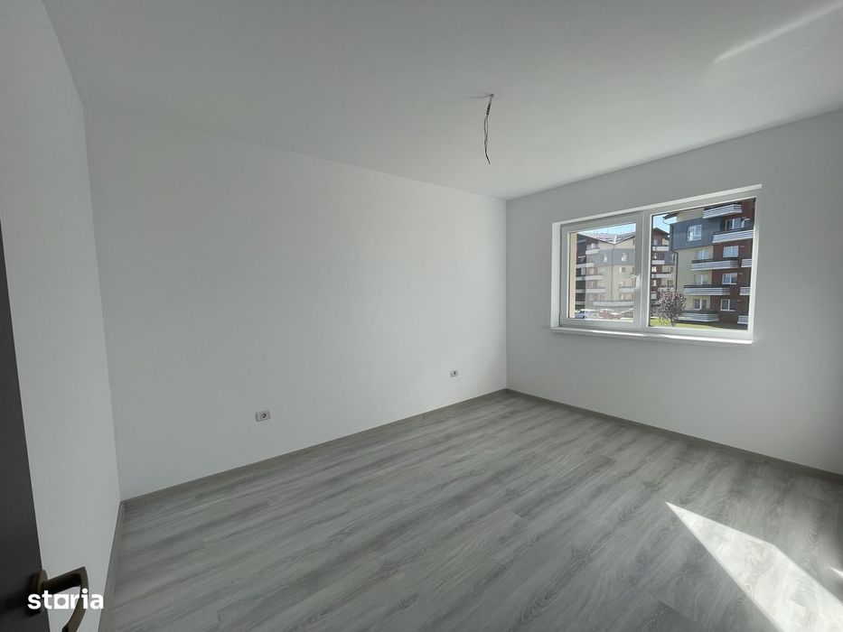 Apartament 3 camere, 72mp, intabulat, 120 000 euro parcare inclusă.