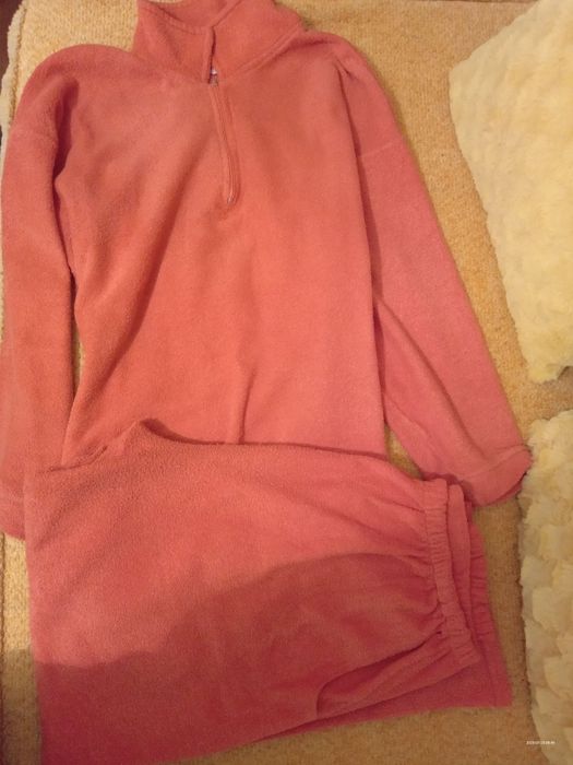 Vând pijamale dama și halat baie