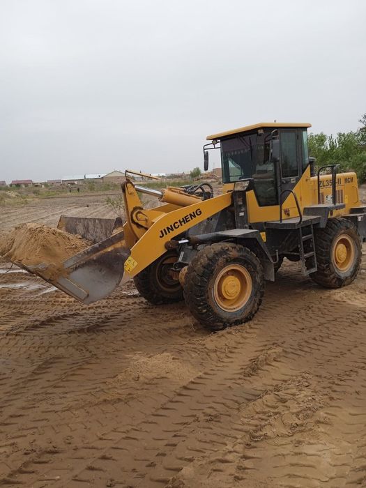 Погурузчик 1.8 ку сотилади