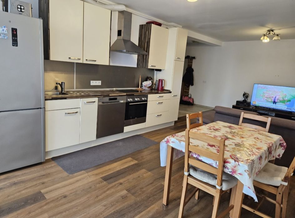 Închiriez apartament 2 camere + parcare in Codlea