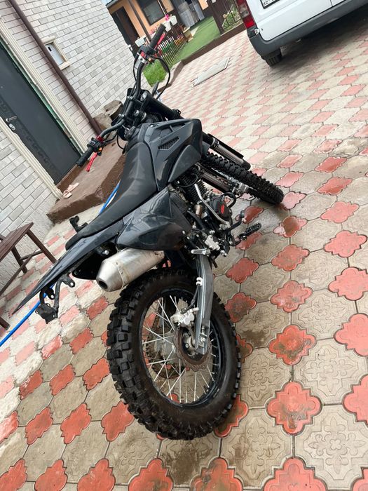 Мотацикл эндуро 300 куб.см