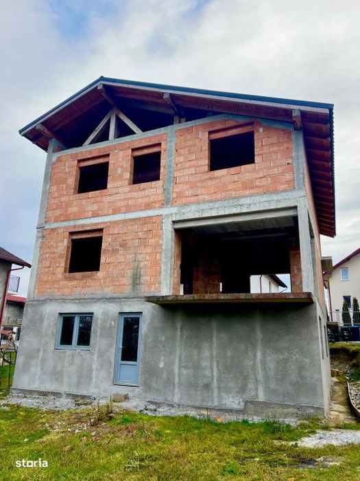 Casa nefinalizata, la rosu - comision 0% la cumparator