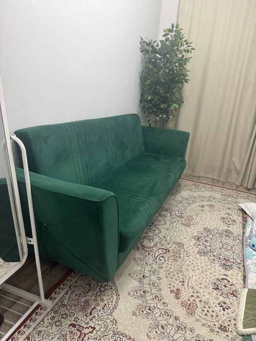 Срочно продам диван.