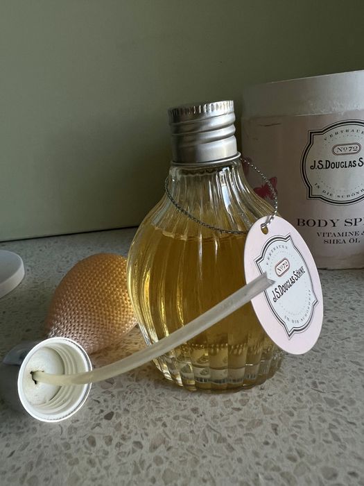 Parfum de dama J S Douglas Sohne Vitamina si Shea Ol body spray