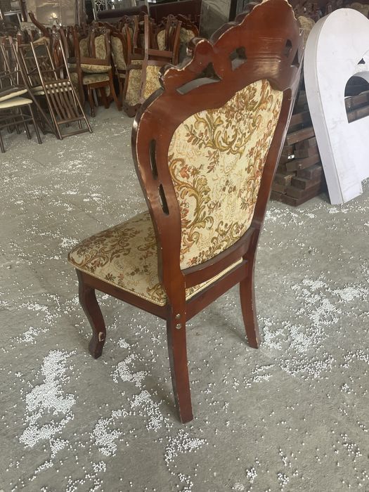 Продаю стулья б/у с ресторана