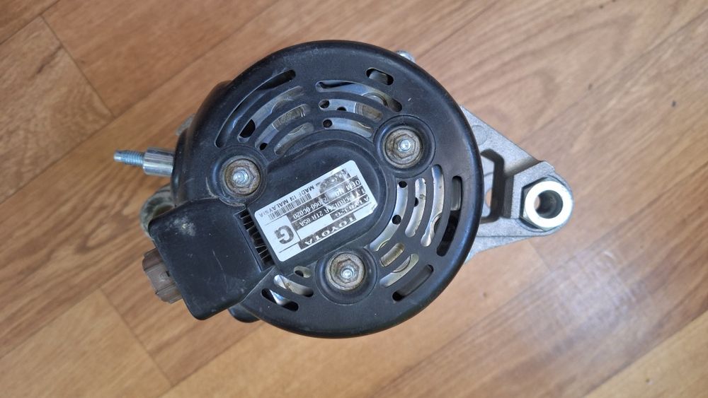 Продается генератор Toyota corolla.