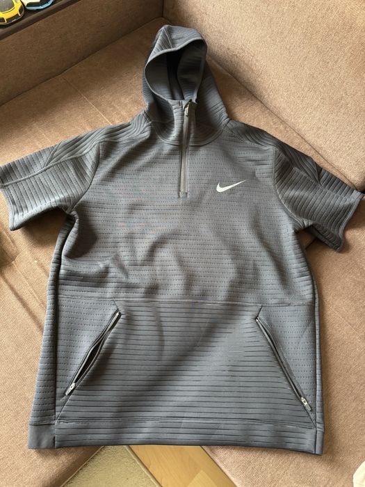 Nike фитнес тениска Dri-Fit с качулка