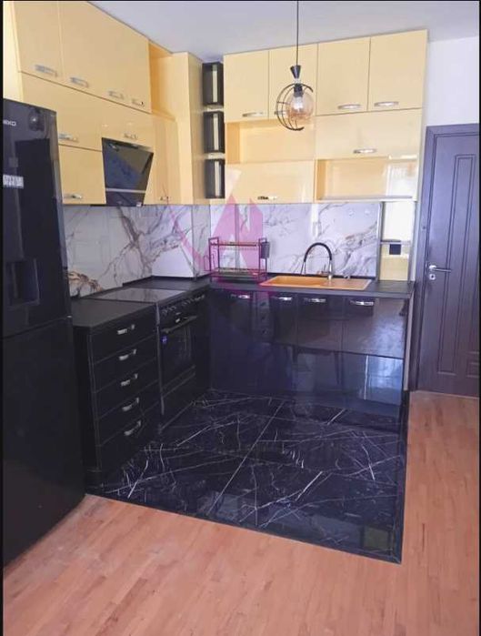 Дава се под наем Двустаен апартамент в Варна, Колхозен пазар - 75 кв.м за 475 € - Снимка #1