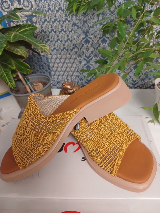 Продаётся женская обувь